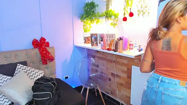 Georgina-coule online show from December 11, 2024, 12:12 pm