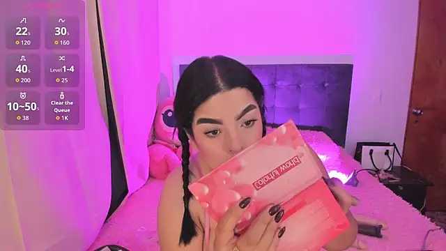 Kylie2211 online show from May 9, 2026, 1:22 am