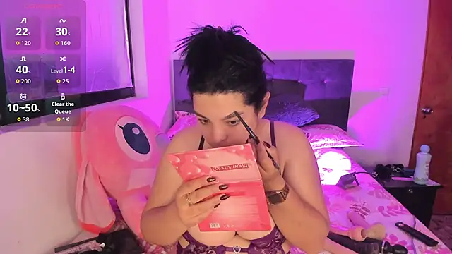 Kylie2211 online show from May 25, 2026, 2:06 am