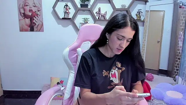 SharonSander online show from May 7, 2026, 12:27 am