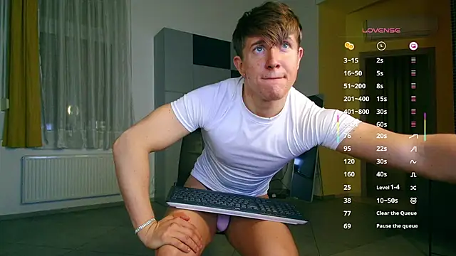 ChristianLevine  online show from November 15, 2025, 5:38 am