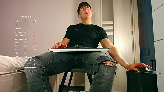 ChristianLevine  online show from December 3, 2025, 4:49 pm