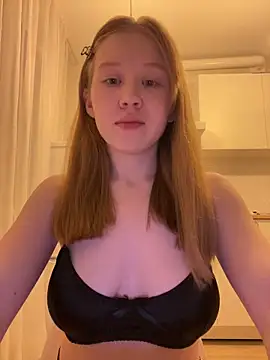 Eva Weyne online show from May 5, 2026, 8:39 pm