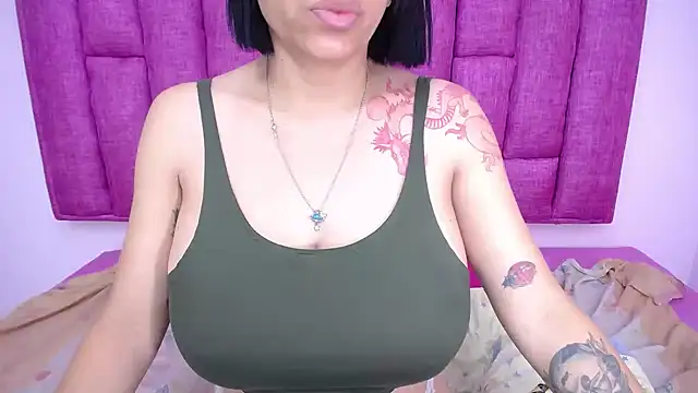 Snapshot of LindaKardi chatting on September 16, 2025, 12:28 pm LindaKardi online show from September 16, 2025, 12:28 pm