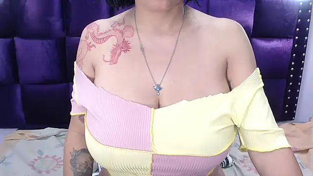 Snapshot of LindaKardi chatting on October 14, 2025, 4:52 pm LindaKardi online show from October 14, 2025, 4:52 pm