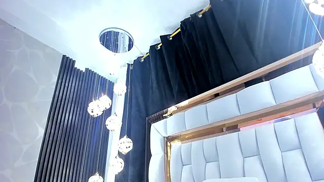 Snapshot of SarayRoyse chatting on September 24, 2025, 7:39 pm SarayRoyse online show from September 24, 2025, 7:39 pm