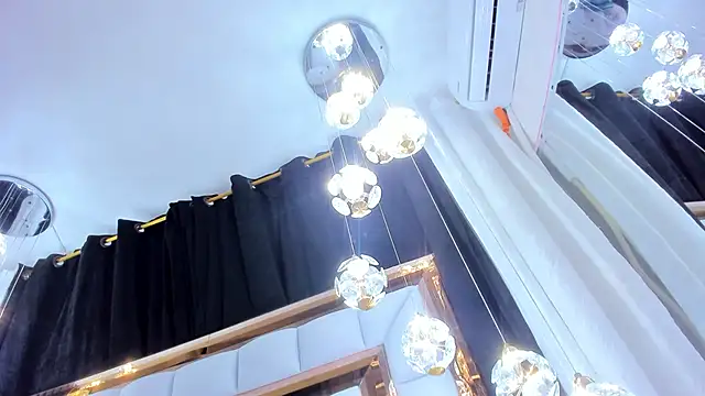 SarayRoyse online show from December 2, 2025, 7:20 pm