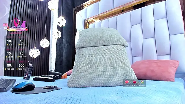 SarayRoyse online show from March 10, 2026, 7:52 pm