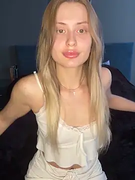 Sweet  Milly online show from December 17, 2024, 10:23 am