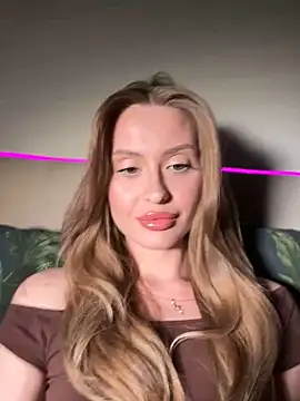 Snapshot of Sweet__Milly chatting on April 8, 2026, 8:31 pm Sweet Milly online show from April 8, 2026, 8:31 pm