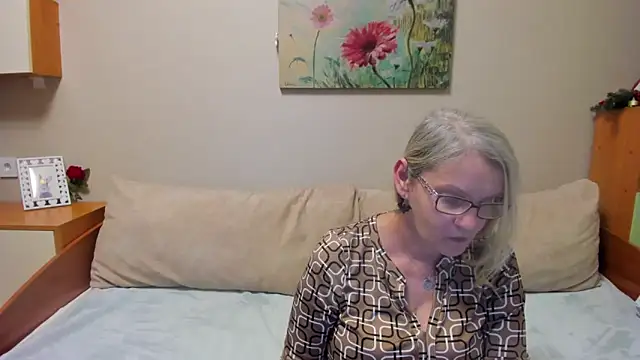 irinamaux online show from December 27, 2024, 8:50 pm