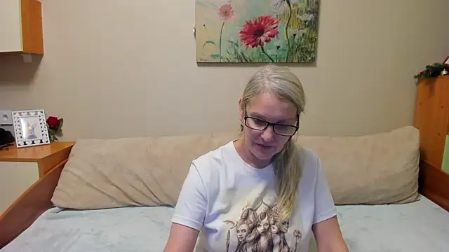 irinamaux online show from December 28, 2024, 6:18 pm