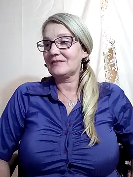 irinamaux online show from January 17, 2025, 7:49 pm