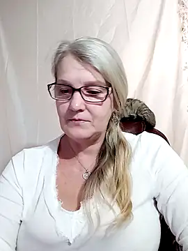 irinamaux online show from January 27, 2025, 4:43 pm