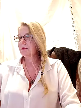 irinamaux online show from January 30, 2025, 5:39 pm