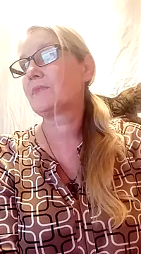 irinamaux online show from February 4, 2025, 2:53 pm