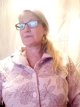 irinamaux online show from February 4, 2025, 5:55 pm
