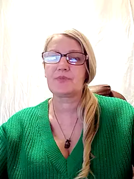 irinamaux online show from February 8, 2025, 11:01 am