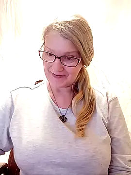 irinamaux online show from February 9, 2025, 6:54 am