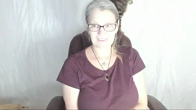 irinamaux online show from March 2, 2025, 3:27 pm