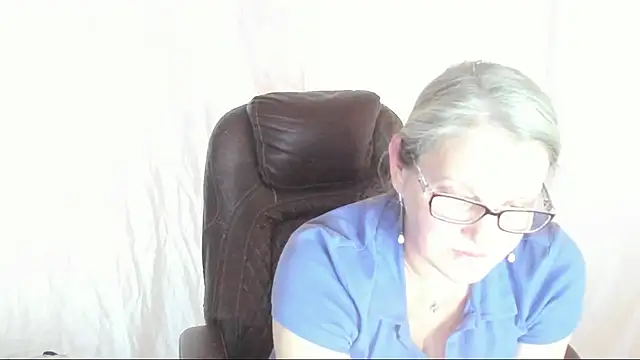 irinamaux online show from March 22, 2025, 11:53 am