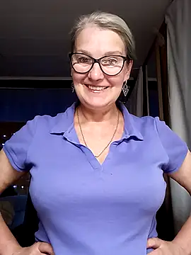 irinamaux online show from September 18, 2025, 1:51 am