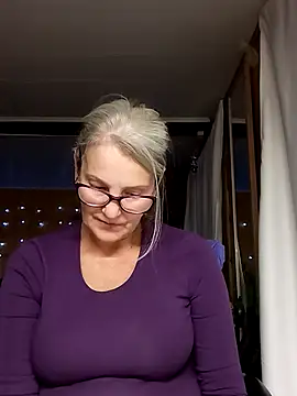 irinamaux online show from October 1, 2025, 7:20 pm