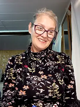 irinamaux online show from October 2, 2025, 7:37 am