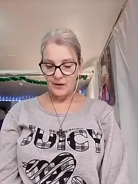 irinamaux online show from November 26, 2025, 7:53 am