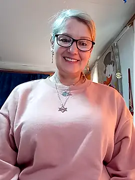 irinamaux online show from April 24, 2026, 7:00 am