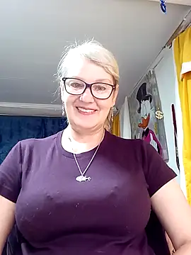 irinamaux online show from May 4, 2026, 1:12 am