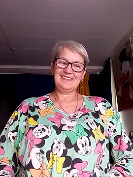 irinamaux online show from June 4, 2026, 6:52 am