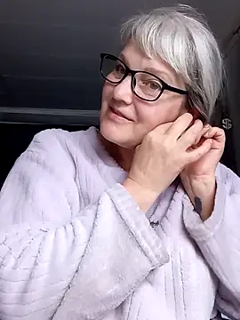 irinamaux online show from June 11, 2026, 3:59 am