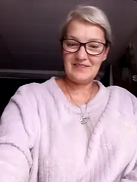 irinamaux online show from June 15, 2026, 12:35 am