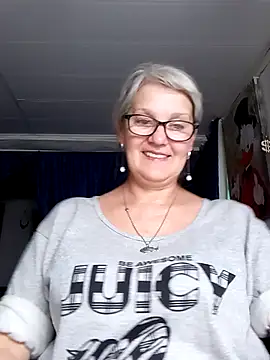 irinamaux online show from June 20, 2026, 4:32 pm