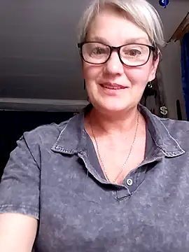 irinamaux online show from June 24, 2026, 7:18 am