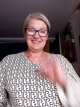 irinamaux online show from June 25, 2026, 3:06 am