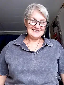 irinamaux online show from June 28, 2026, 2:01 pm