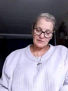 irinamaux online show from July 4, 2026, 8:48 pm