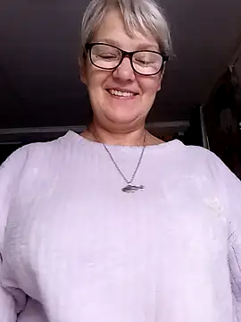 irinamaux online show from July 5, 2026, 5:14 am