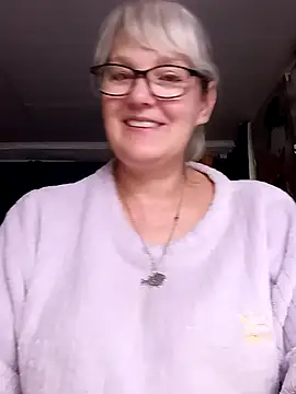 irinamaux online show from July 7, 2026, 6:47 am
