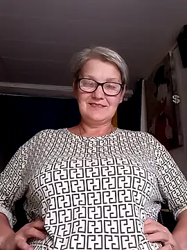 irinamaux online show from July 8, 2026, 8:24 pm