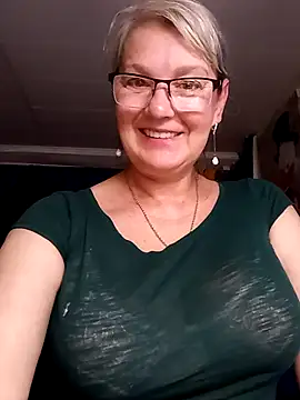 irinamaux online show from July 12, 2026, 4:36 am