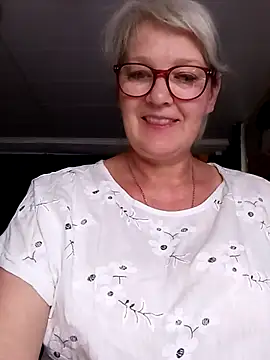irinamaux online show from July 14, 2026, 7:02 am