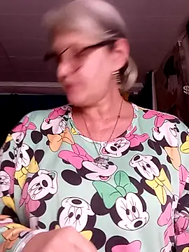 irinamaux online show from July 17, 2026, 12:28 am