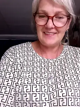 irinamaux online show from July 20, 2026, 9:17 pm