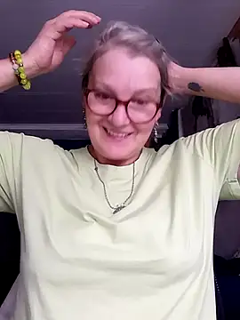 irinamaux online show from July 24, 2026, 5:27 am