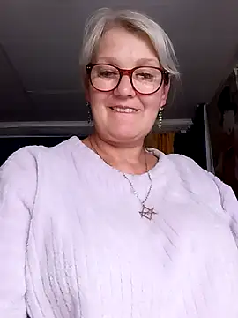 irinamaux online show from July 24, 2026, 5:33 pm