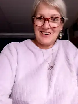 irinamaux online show from July 25, 2026, 5:38 am
