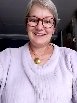 irinamaux online show from July 25, 2026, 11:57 pm